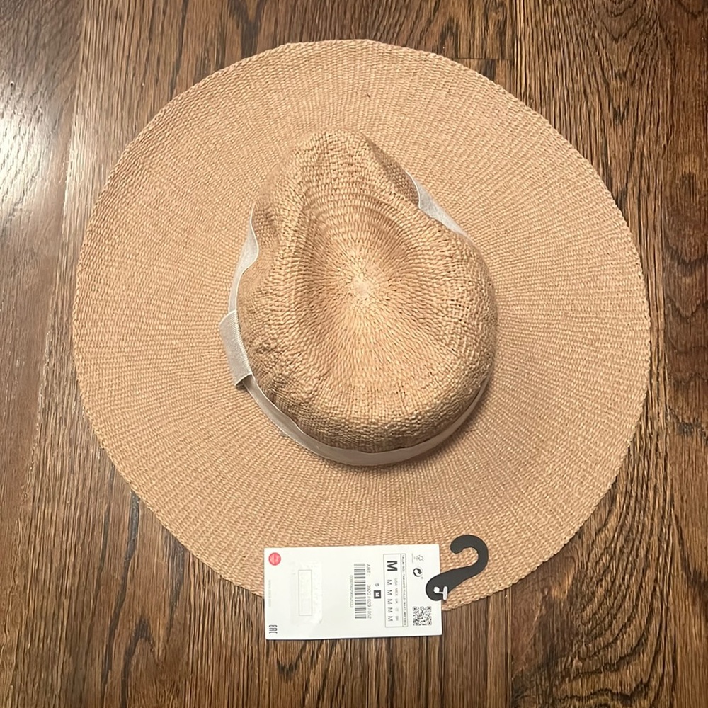 Wide brimmed Zara hat